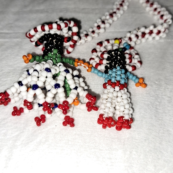 Vintage Handmade Native Beaded Necklace - Picture 5 of 6